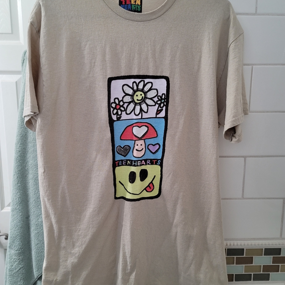 Unisex L Teen hearts t shirt